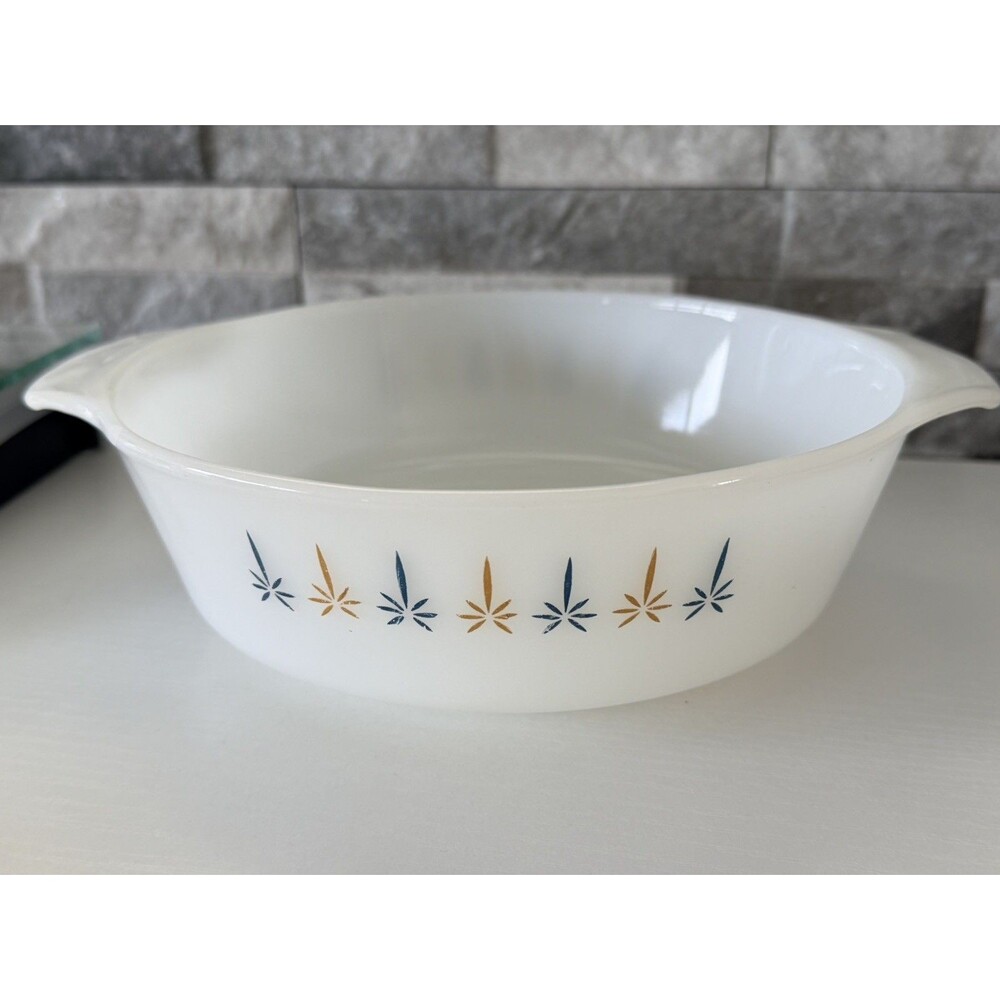 Anchor Hocking FireKing Candle Glow 1.5Q Round Milk Glass Casserole Dish Vintage
